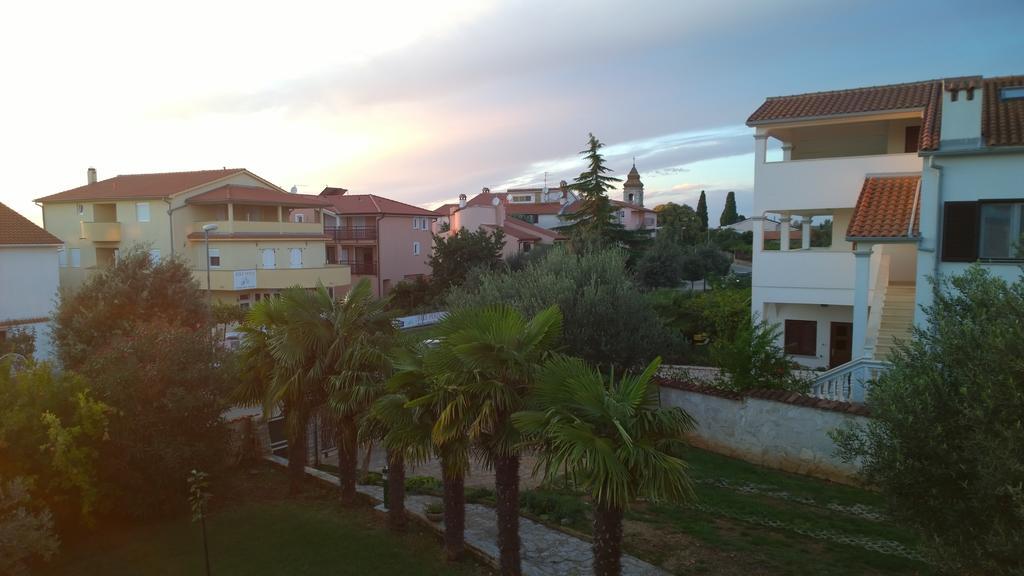 Apartments Free Parking Big Garden Peroj Quarto foto