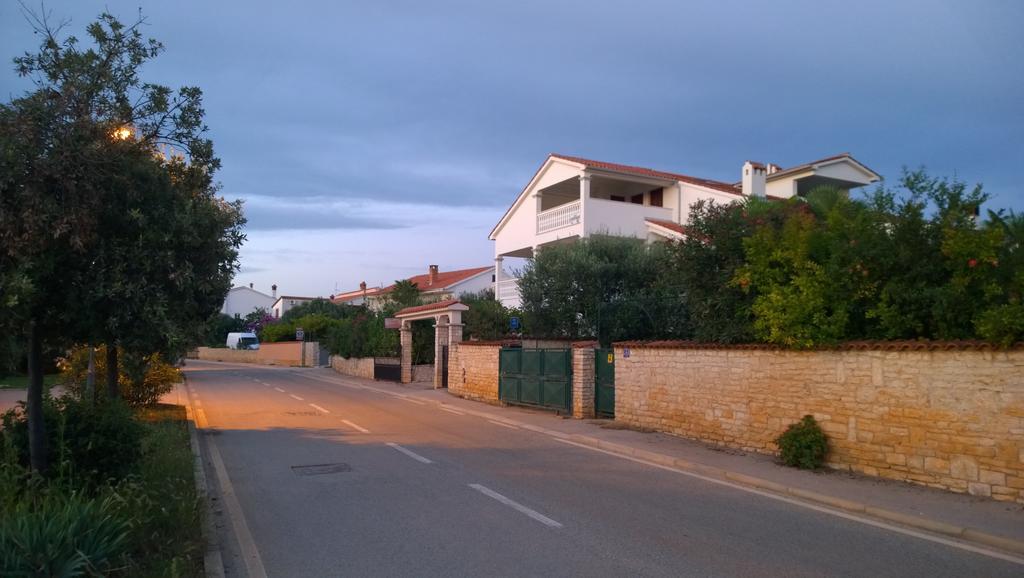 Apartments Free Parking Big Garden Peroj Quarto foto